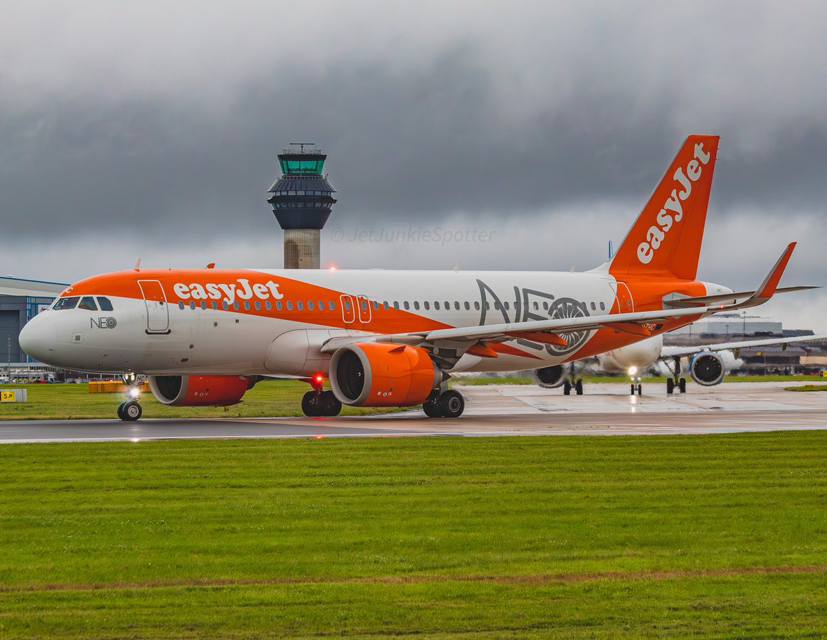 The #almightyorange @easyJet rolling down 23L @manairport sporting the NEO livery on a wet summers day #proaviation #a320neo #manchesterairport #avgeek #plane #easyjet #takeoff #aviationlovers #airplane #canonaviation #speciallivery #planeporn