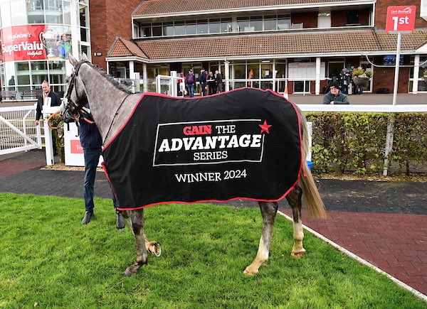 Great day had by all at the opening leg of the GAIN The Advantage Series today at @corkracecourse Congratulations to the winner ‘Solar Drive’ and his team in his victory. Winner Trainer - Paul W Flynn Winning Breeder - Niarchos Family Winning Groom - Ger Hussey @HRIRacing