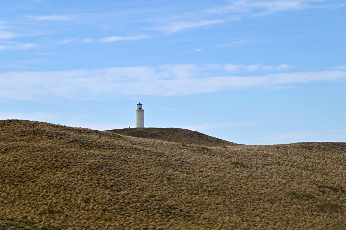 El Faro Cabo San Sebastián se encuentra en el extremo sur de la bahía homónima, al norte de la ciudad de #RioGrande. Su puesta en servicio se realizó el 18 de abril de 1949.

Viví el #OtoñoDelFuego 🍂 en el Fin del Mundo

¡Tierra del Fuego es emoción a primera vista!

#EstepaYMar