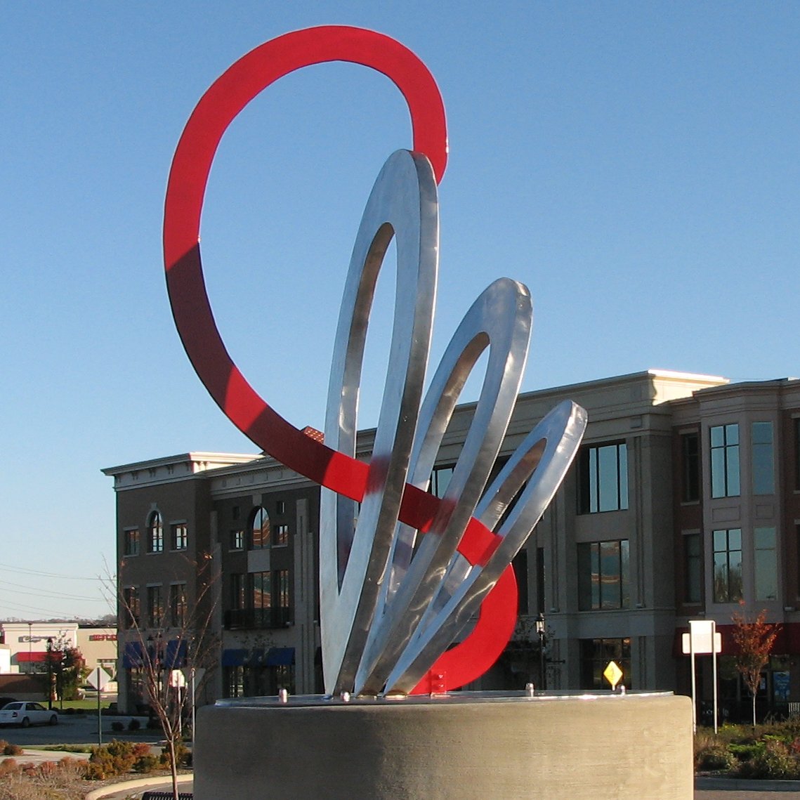 Happy International Sculpture Day #ISDay! See how the 𝙏𝙝𝙚 𝘾𝙤𝙢𝙢𝙪𝙣𝙞𝙩𝙮 𝘾𝙝𝙖𝙞𝙣 by artist Pattie Byron was designed and created for The Square @ Union Centre in 2009 vimeo.com/10205402 #WestChesterOH #BestPlacestoLive