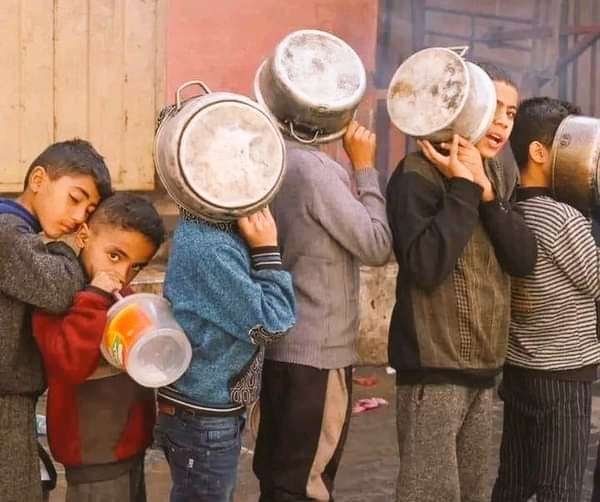 لا تخجل يا صغيري و تداري وجهك الكريم ..
بل يجب أن نخجل نحن و نداري وجوهنا منكم 😔