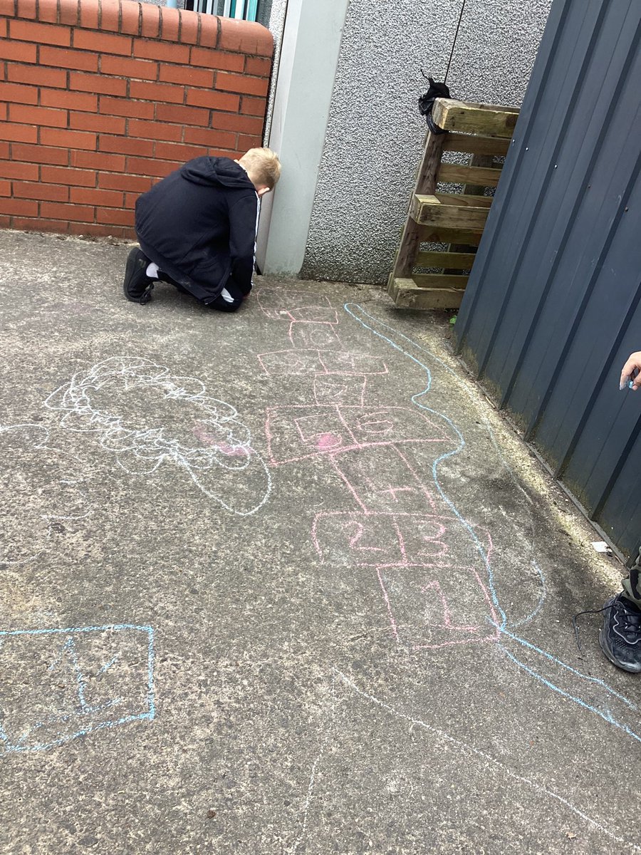 Year 3 enjoyed painting and using the chalks outside during our creativity and self expression afternoon for Health and Wellbeing. #joeyshealthandwellbeing @stjs_staveley