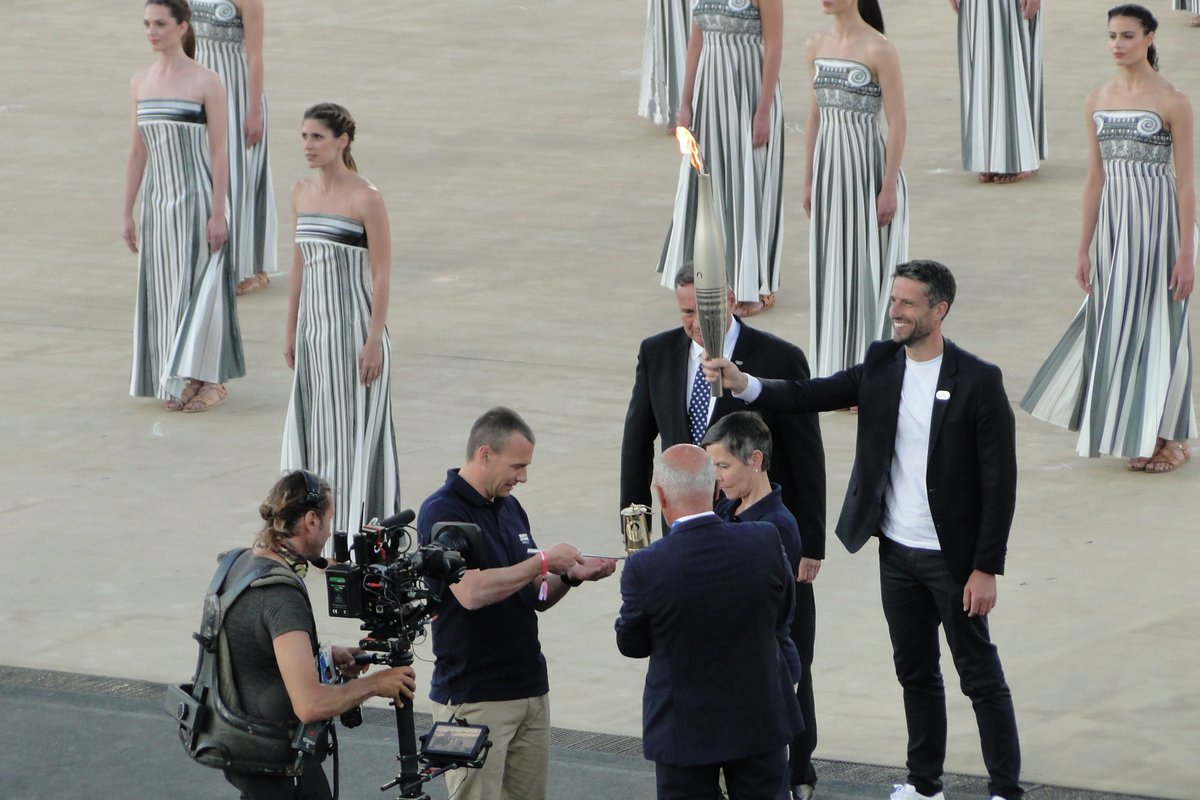 magnificent handover Ceremony on a sunlit spring evening in Paris that would have graced any Summer night, the Flame is now in hands of @Paris2024