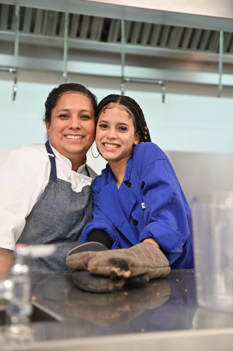 Leading by example: Our Alief ISD Superintendent, Dr. Anthony Mays, rolls up his sleeves in the Bistro, serving alongside culinary students. Together, we're cooking up success! 🍽️👨‍🍳 #AliefProud #WeAreAlief