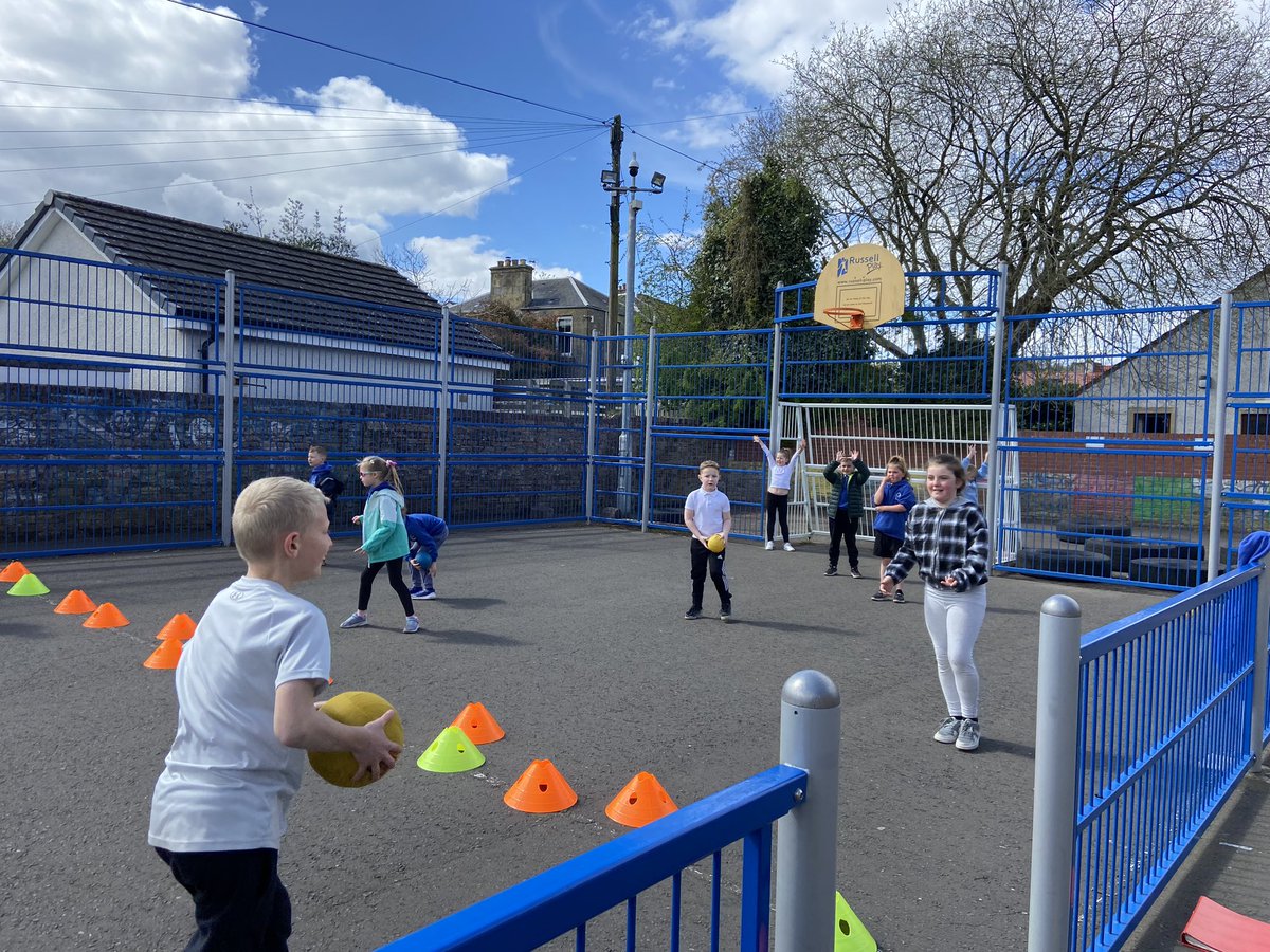 MissManson_APS's tweet photo. This week in Primary 4… we have had a Charlie and the Chocolate factory packed week! We were set a challenge by Willy Wonka himself to design a new fizzy drink! This afternoon we all showed brilliant sportsmanship as we enjoyed some team games in the sunshine🌞 @airthprimary https://t.co/eL9SugIHKM
