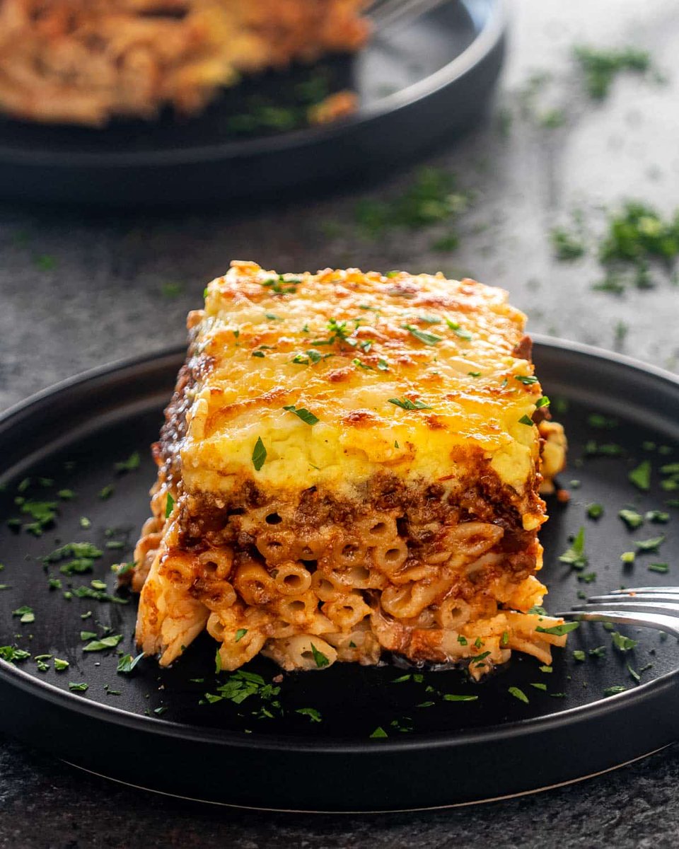 Pastitsio (Greek Lasagna) 😋😋

Recipe by #ChefSane 🧑‍🍳

Full #recipe on our food blog 👉 chefsane.com/pastitsio-gree… 👈 

#foodphotography #foodblogger #recipeshare #TastyTreat #YumYum #FoodieFaves #DelishDish #FoodGoals #EpicEats #NomNom