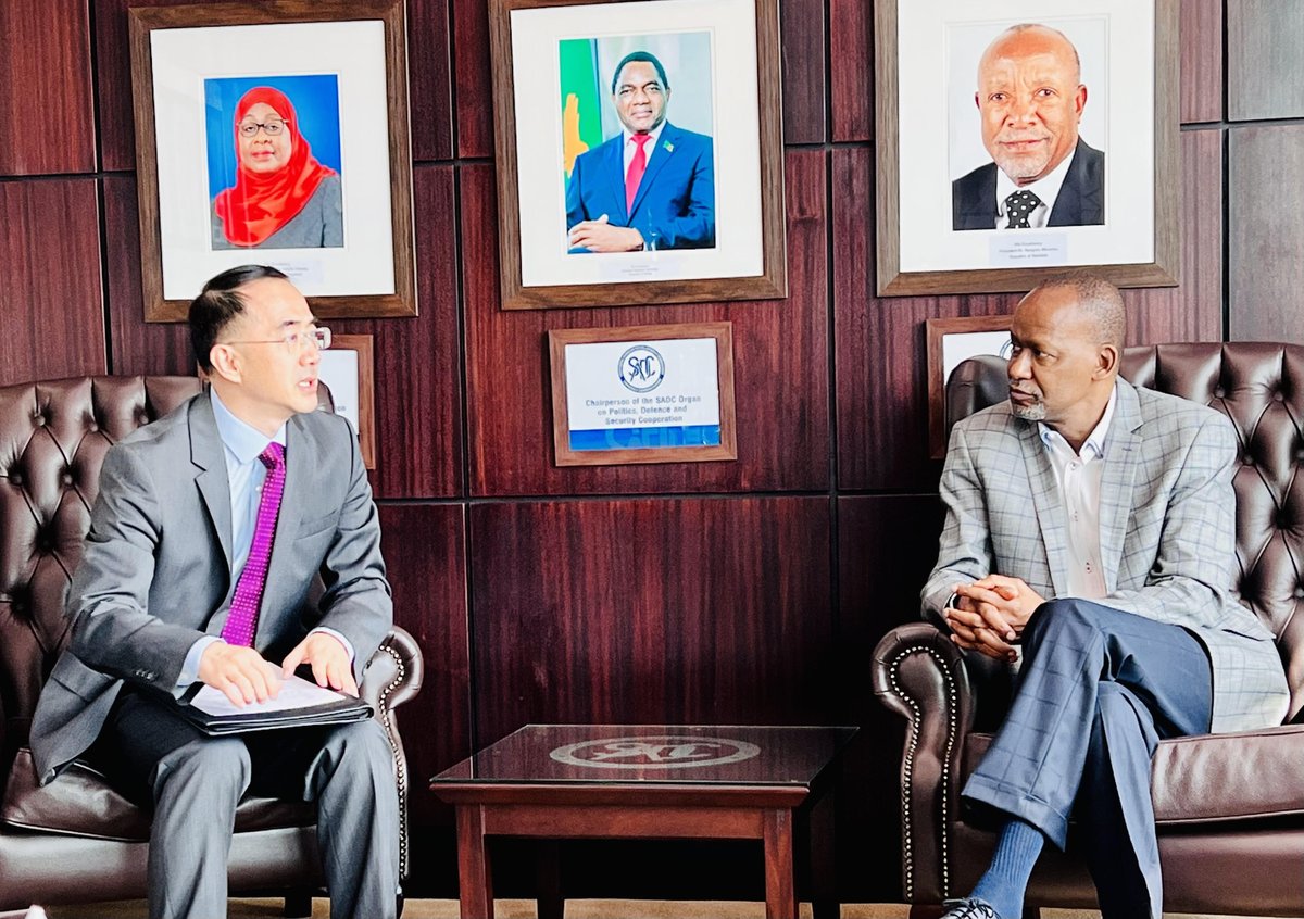 #SADC Executive Secretary @EliasMagosi on 26 April 2024 met with Mr Guo Zhenguang, Chargé D’Affaires of the Embassy of the People's Republic of China to Botswana and #SADC. The two discussed issues of mutual interest between SADC and China, with a view to strengthen and deepen