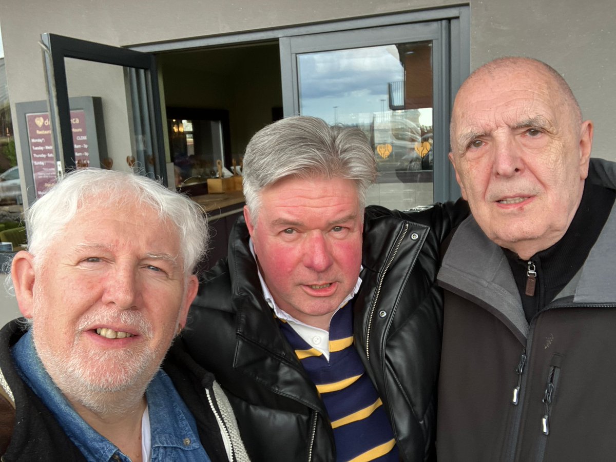 The founder of @EvertonHeritage , Dr David France has been over from the USA this week, enjoying two EFC victories and catching up with old friends. It's great to see him in fine fettle. Today he saw fellow Toffees historians @MikeRoyden and Pete Jones for a chat.
