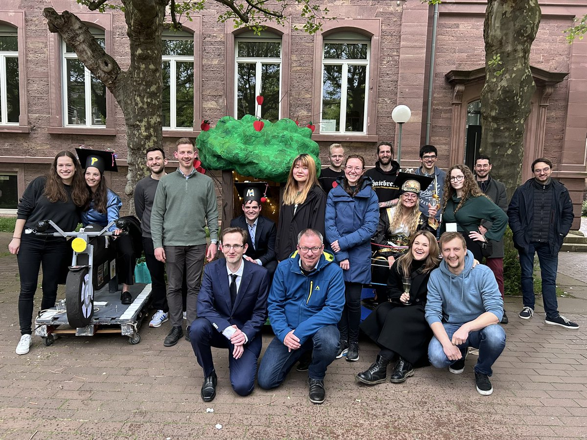 Successful PhD examination week with overall three candidates from the Hinz and Breher labs. Congratulations and many thanks to all involved in designing and constructing these fantastic „PhD mobiles“ 👍👍👍 Also many thanks to so many alumni and friends visiting us today!!