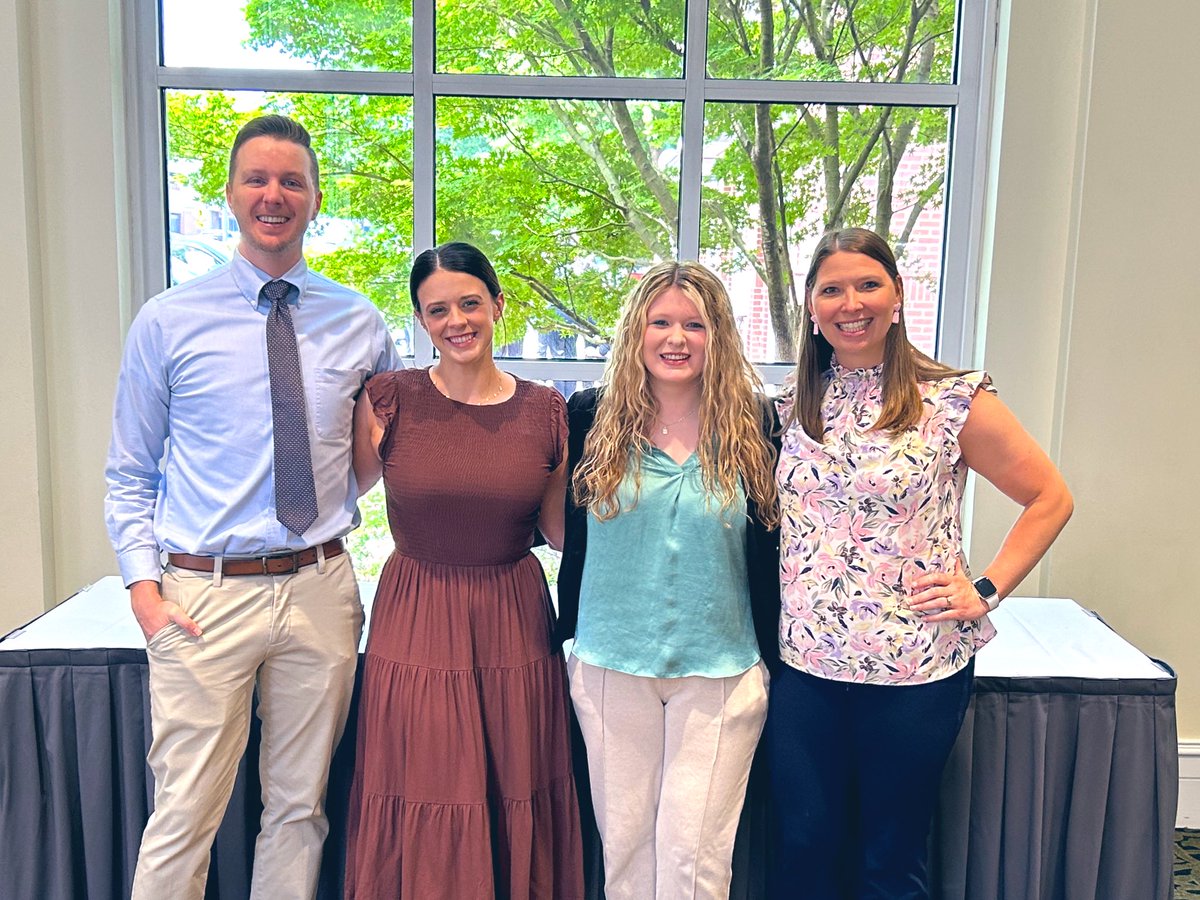 LexMedPharmRes's tweet image. Proud of our residents for presenting their longitudinal projects at #SERC and checking another box off their #todewy list! Congrats! 👏🏻👏🏻👏🏻