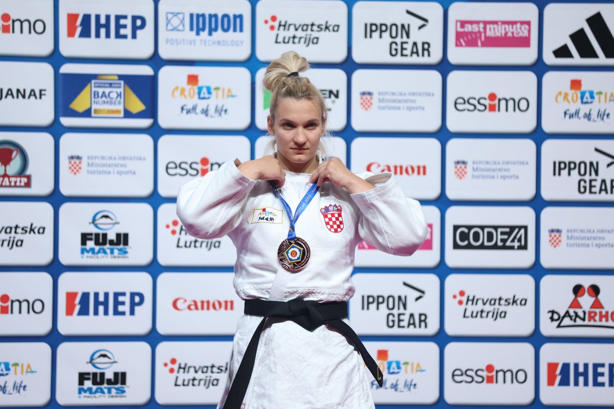 Slavimo dvije medalje s Europskog prvenstva u Zagrebu u judu! 😍🥳 Barbara Matić, dvostruka svjetska prvakinja, napokon je stigla do europskog 🥇 (-70 kg). U istoj kategoriji sjajna je bila i Lara Cvjetko koja se okitila 🥉. Čestitamo! ❤️🤍 📸 Damir Senčar/Hina