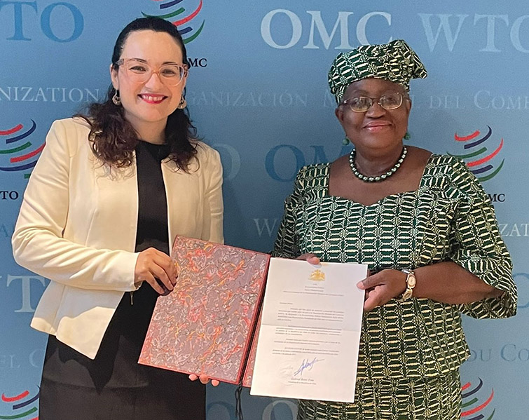 🗓️El martes 30 de abril, a las 12.15 horas, en el @ieiuchile, la Directora General de @wto, @NOIweala, sostendrá un diálogo con la Excma. Embajadora de #Chile 🇨🇱 ante ese organismo, Sra. Sofía Boza.