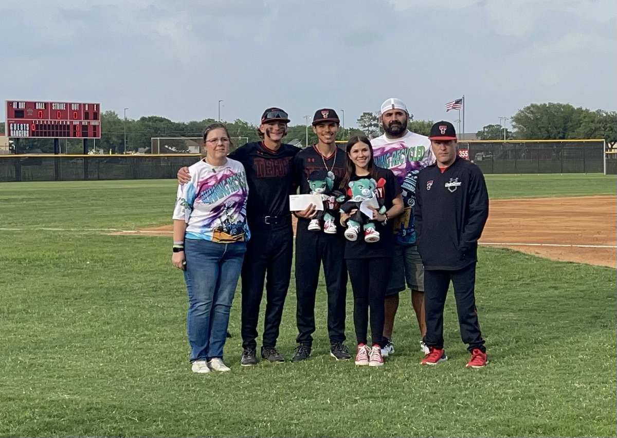 It was our honor to present the first ever Running Recycled - Aubrey South Memorial Scholarships to baseball manager Summer Mullins and #27 Jasen Betancourt, Jr. These kiddos are amazing Rangers, amazing people with kind hearts who remind us of Aubrey. #RangerPride #PHsux