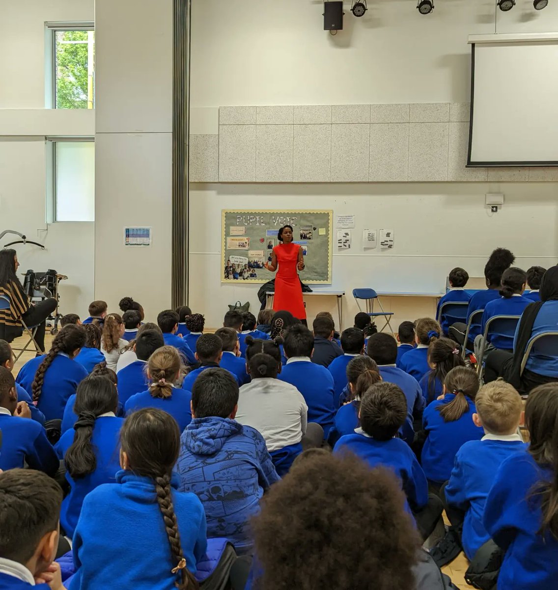 A really inspiring and engaging Dream Catcher Assembly this week with Ms Nneka Orji who explained her role as a Senior Director at Alvarez and Marsal and talked about how she supports different companies. @ICoS_Islington @alvarezmarsal