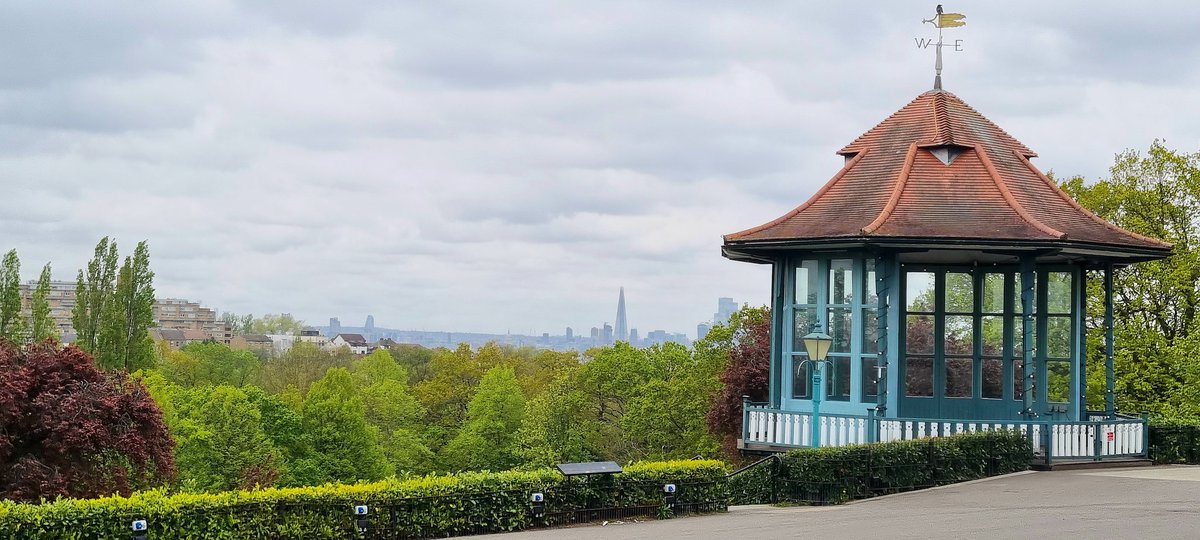 Evening, folks. The view from Horniman Museum and Gardens in SE23 with Central London in the distance.