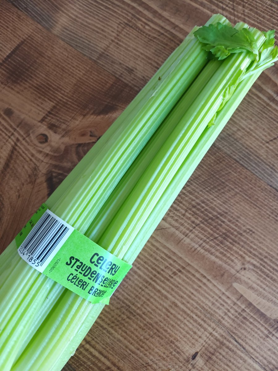 Thank you @LidlGB for changing your celery to no plastic packaging. I've tried it for a month or so now and it makes no difference to how it keeps. I just feel a little bit better for buying it. #plasticfree