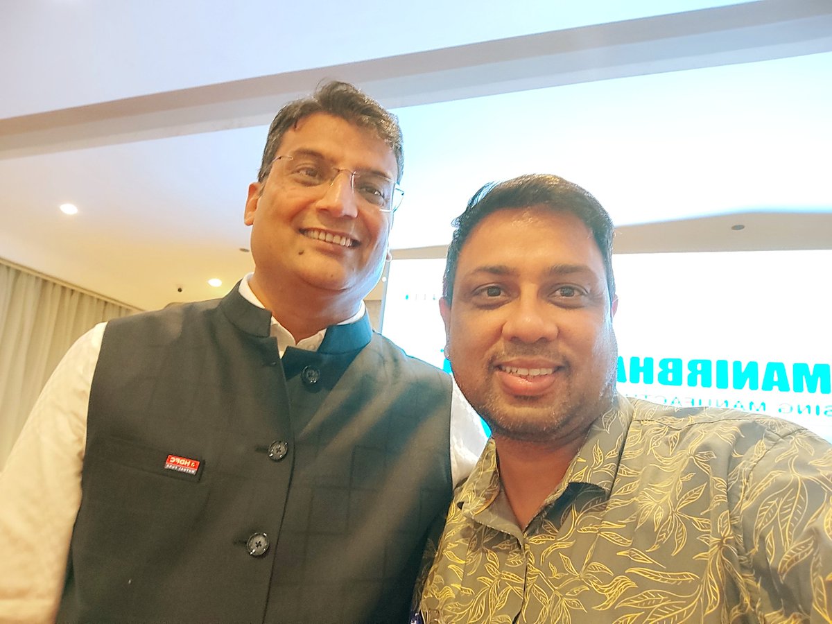 Very pleasant interaction with  Mr. Navneet Munot, CA, CFA 
A very sharp marwadi brain ! 

MD & CEO of HDFC Asset Management Co Ltd... @hdfcmf
Presently, he is chairman of Association of Mutual Funds in India.

In #Bharat_ka_Amrit_Kaal  #wealthcreation by #mutualfundssahihai 👍