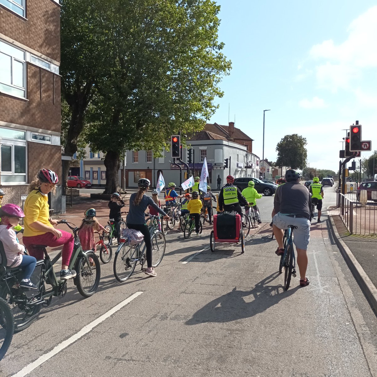 It's tomorrow!
Let's demand safer streets for our children, and for everyone.
Details here 👉 facebook.com/events/1358485…

#KidicalMass #SafeStreetsNow #StreetsforEveryone #StreetsforKids #StreetsForAll #SchoolStreets #SafeRoutesToSchool #CommunityEngagement #HealthyHabits