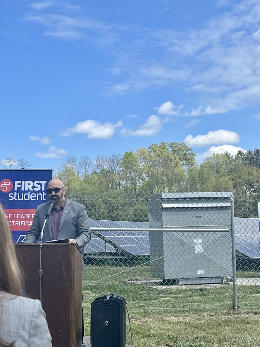 Yesterday, EEN Staff attended a ribbon cutting ceremony for brand new EV School Buses at the Steelton-Highspire School District! Learn more about #cleanschoolbuses that will defend children's health and invest in our economy: epa.gov/newsreleases/b…