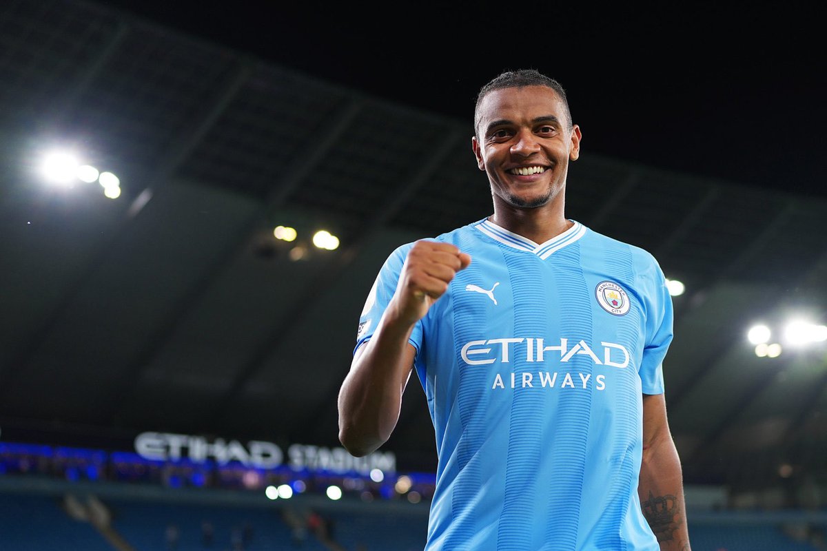 Man City's best defender of the season? This guy👇 He only cost £15m and has no fancy PR, so nobody will include him in their TOTY. But he has barely made a mistake all year playing 4-5 different positions for the world champions. Akanji - what a player, what a season 🤩🇨🇭