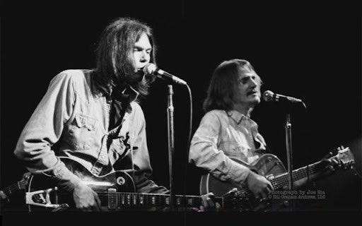 Prog de la battle Neil Young / James Taylor. NEIL YOUNG : Southern man, Heart of gold, Harvest, Four strong winds, After the gold rush, Alabama, Tonight’s the night… JAMES TAYLOR : Handy man, Carolina in my mind, Sweet baby James, How sweet , Fire and rain, Mexico, Her town…