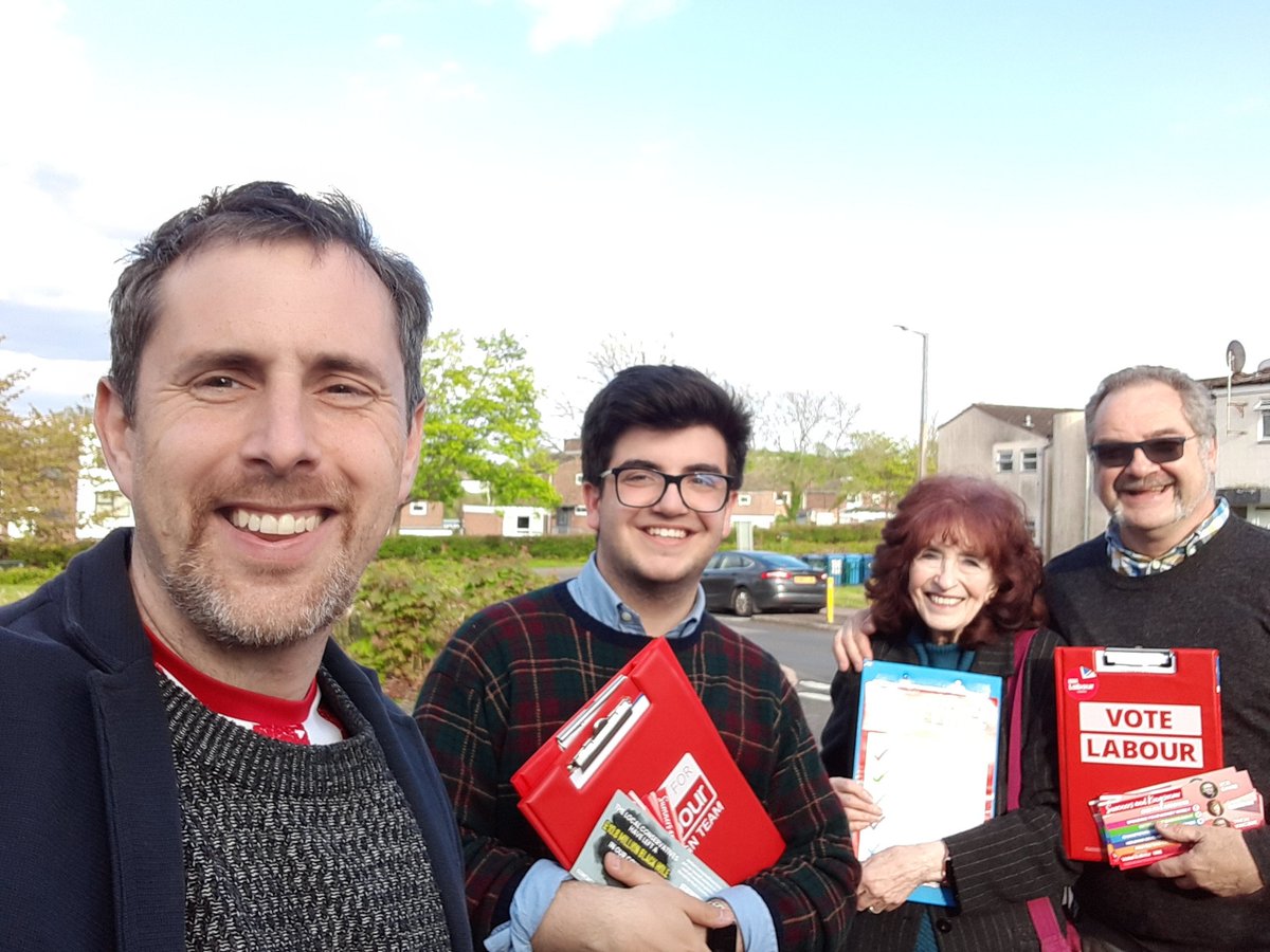 Second #labourdoorstep of the day. A lovely evening chatting to residents in Milwards. @alexjkyriacou @JamesGriggs512 @harlowlabour