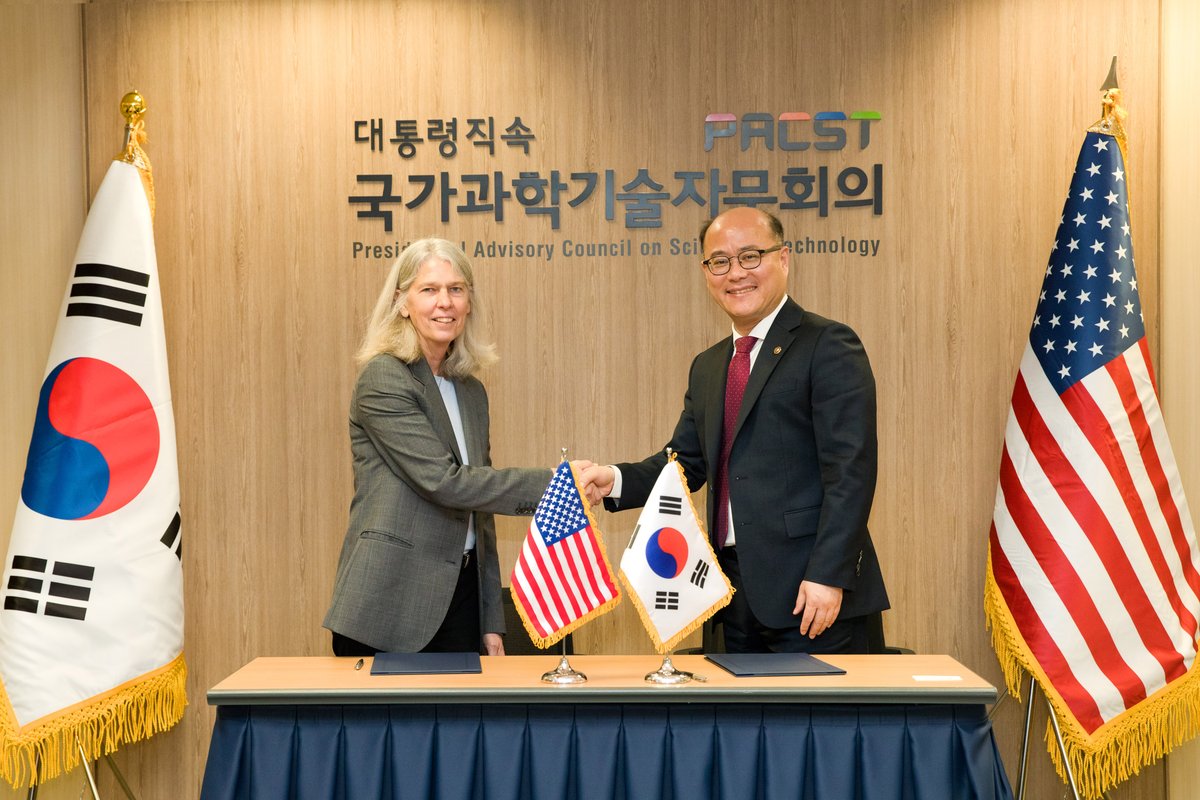 This week, @NNSAHruby and @msitmedia and Japan's Cabinet Office senior leaders signed the Trilateral Memorandum of Cooperation with the Republic of Korea and Japan. It will enhance collaboration at the forefront of new scientific and tech domains. 🇺🇸 🇰🇷 🇯🇵 energy.gov/nnsa/articles/…