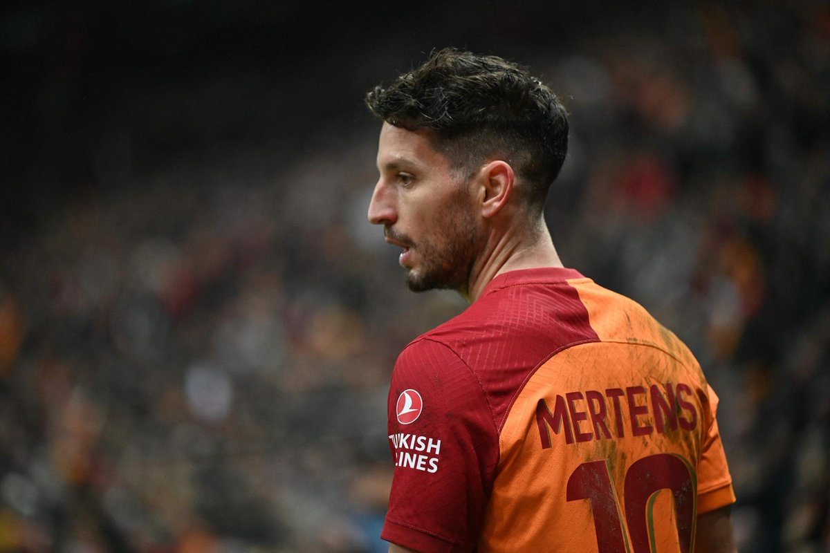 💛❤️

Dries Mertens, Süper Lig'de oynadığı son 4 maçta (1 gol 5 asist) toplam 6 gole etki ederken 28 kilit pas verdi.

Hatayspor: 5 kilit pas, 1 asist
Alanyaspor: 7 kilit pas, 1 asist
Pendikspor: 6 kilit pas, 1 gol - 1 asist
Adana Demirspor: 10 kilit pas, 2 asist