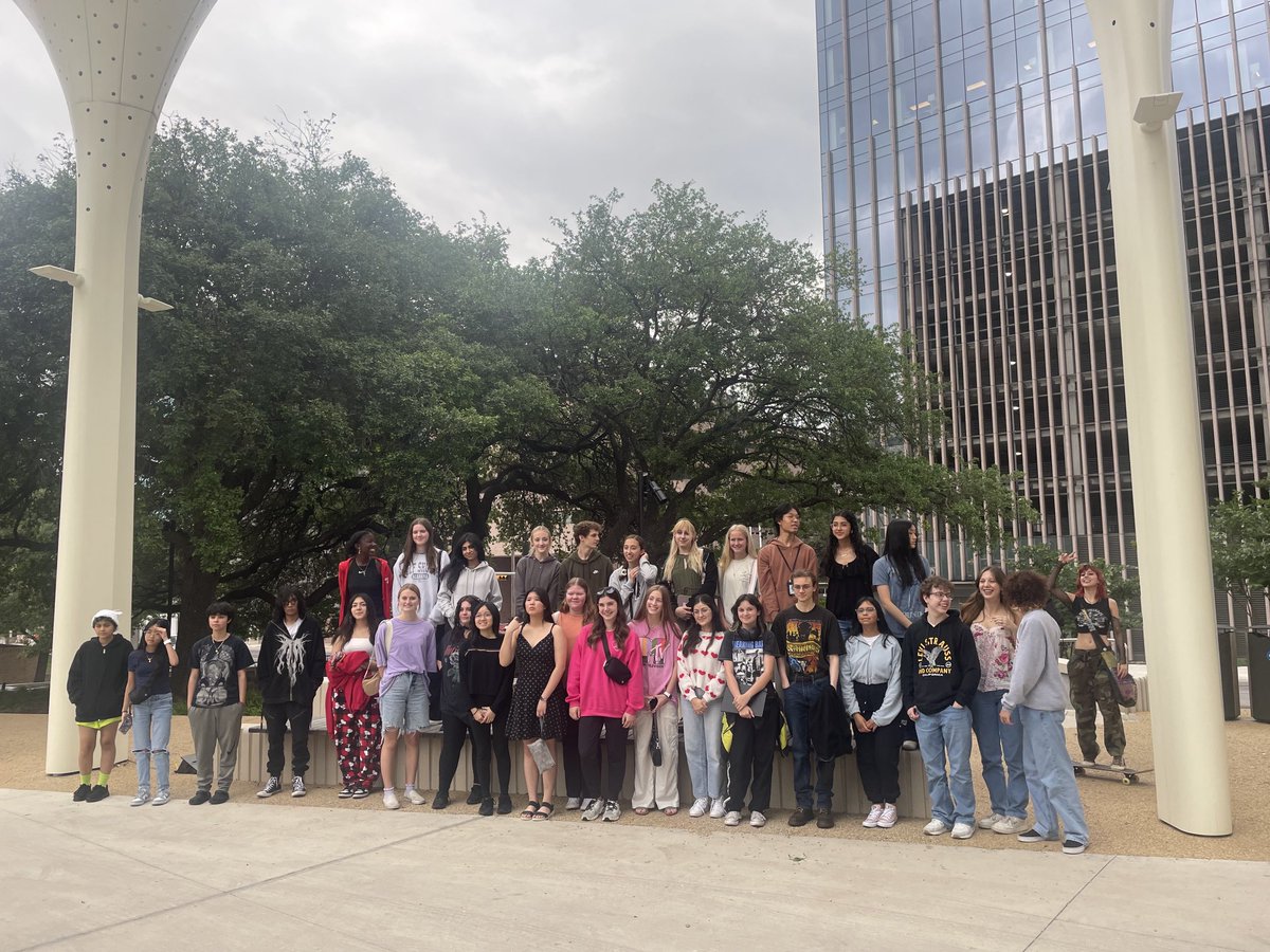 We’re here Y’all BISD students from HHS, RHS, and BHS making a lil stop ⁦@the University of Texas Art Museum! From here we head to San Marcus for the State V.A.S.E. Competition we have a lot of fun, awesome, Talented students. We’ll see you later!✌️