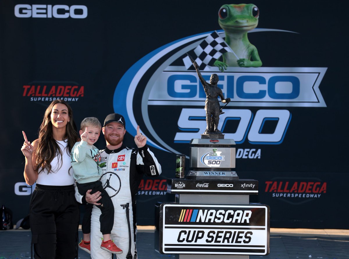 tous-les-sports.e-monsite.com
Nascar:Tyler Reddick remporte le Geico 500
@lequipe @stade2 #stade2 @Sport6_M6 @beinsports_FR @RMCsport @Eurosport #Eurosport @CanalplusSport @NASCARonNBC #Nascar @NASCAR @TylerReddick45 #Geico500