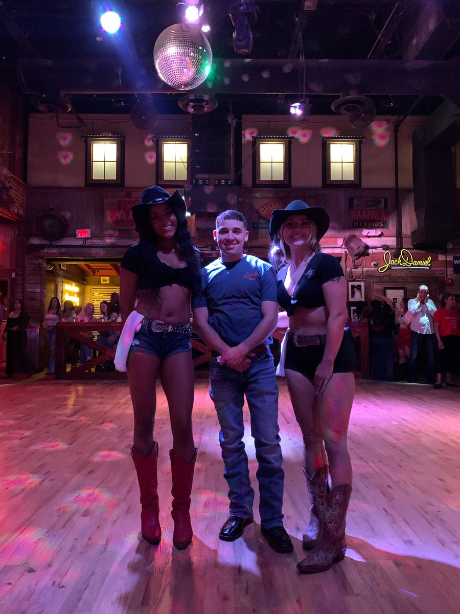 Shoutouts to Raul! He was last night’s winner…a pair of tickets to the Kane Brown concert. 🥳🎉 Enjoy the show!