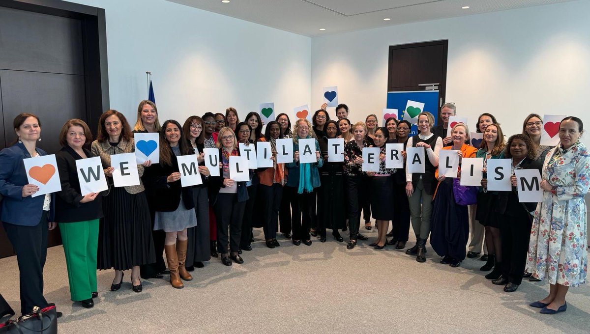 Celebrando el Día Internacional del Multilateralismo y la Diplomacia por la Paz ⁦@EU_UNGeneva⁩. Orgullosa de ser parte de este grupo de mujeres, motor de Ginebra internacional. ⁦@Minrel_Chile⁩ ⁦@ChileONUGinebra⁩