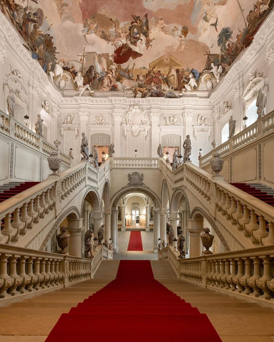 The incredible grand staircase at the Residence of Würzburg - one of the most prominent Baroque palaces ever built. 🇩🇪