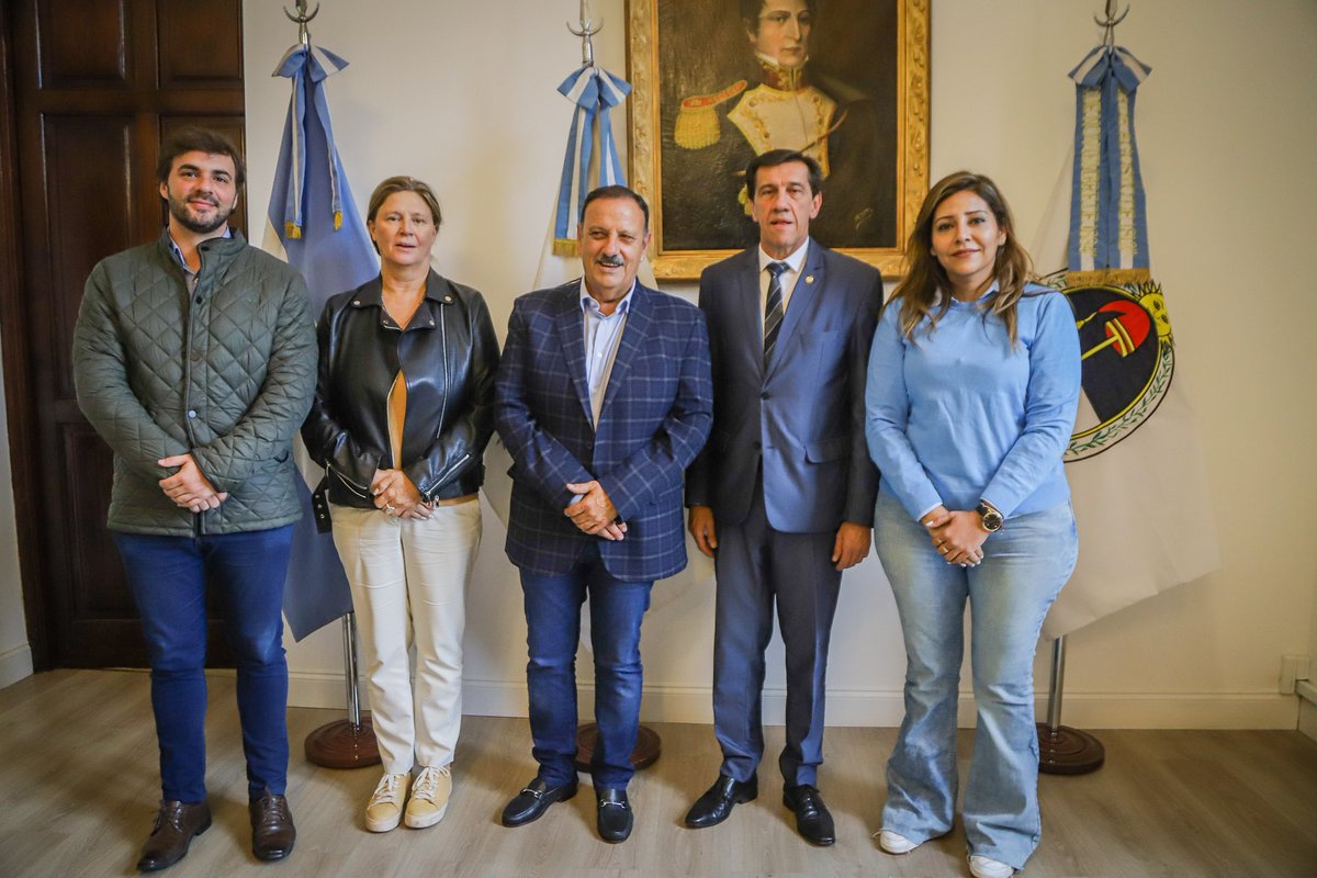 riojavip_'s tweet photo. #TWITTERFIRE 🔥🔥🔥

LA DIPUTADA NACIONAL @GabyPedrali, DIPUTADA PROV @Lourdez_ortiz Y EL DIPUTADO @juankisantander ACOMPAÑARON AL GOBERNADOR @QuintelaRicardo A LA PROVINCIA DE JUJUY 🏜 https://t.co/bWIWTnLpEp