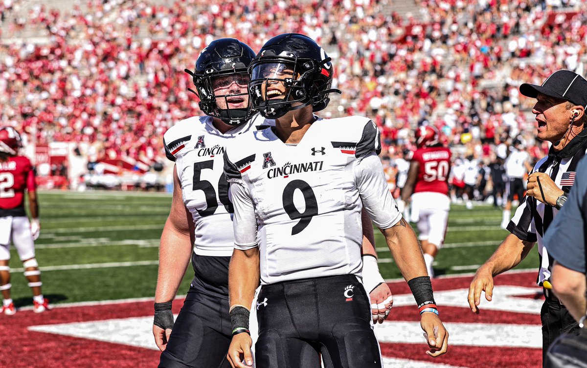 KrisWilder92's tweet photo. Wait till the Falcons GM hears what happened when Desmond Ridder played Michael Penix in college… https://t.co/SNOjQNG6fQ