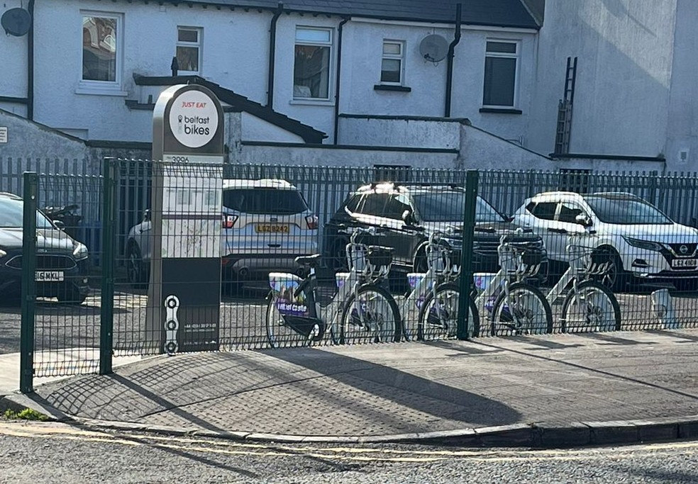 Delighted to see the new Belfast Bike Station on Sandown Road in Ballyhackamore. Right between the shops and the greenway, was delighted to support @rossalliance proposal of this location!