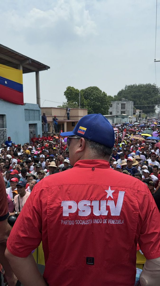 Hoy #26Abr me encuentro junto al primer vicepresidente del PSUV @dcabellor en Turén, estado Portuguesa, para respaldar al Pdte. @NicolasMaduro en la campaña por la reelección a la presidencia de la República Bolivariana de Venezuela.