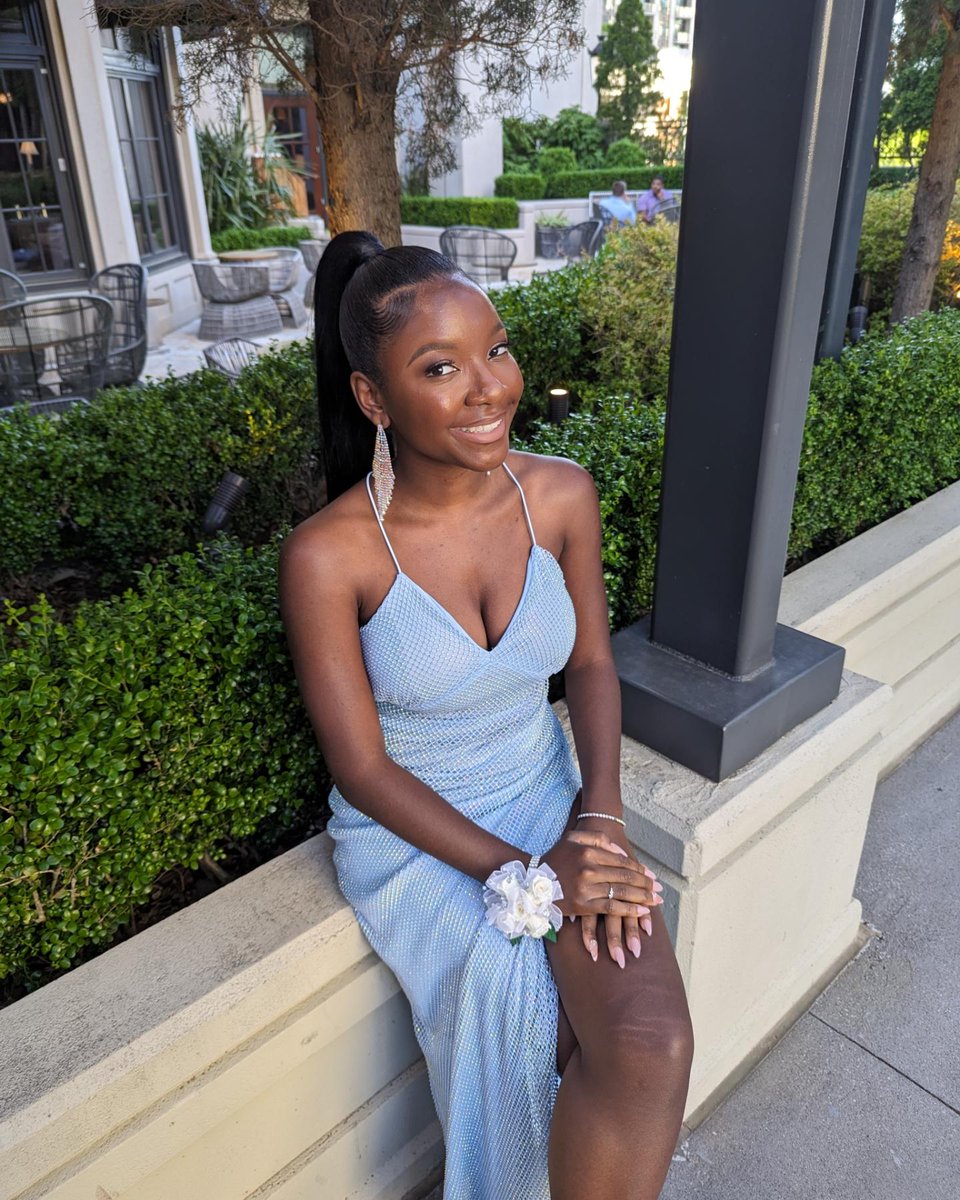 fearless630_'s tweet photo. That's my baby 🥰🥹🩵🤍🌟💎 So proud of her! Honor role student /Dual enrollment. Never let anybody tell you being a single mother it can't be done! Countdown to her birfday 🎂 #thisTaurus #fbf  #1andOnly #RisingSenior #HUbound https://t.co/1vts8kIoeW