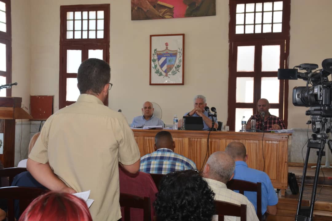 🇨🇺|| En el último punto del encuentro en #Placetas, el presidente @DiazCanelB llamó a continuar priorizando el fortalecimiento de la unidad para continuar desarrollando el proceso socialista cubano. #VillaClaraConTodos
