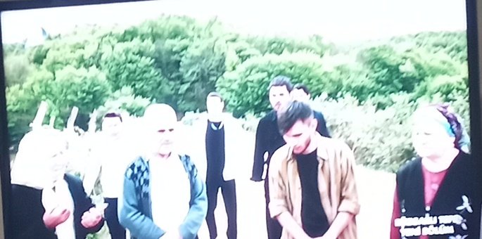 esracicen86's tweet photo. Halil Zeynep öldü gölge kenarında geldi 😲 Halil Zeynep kaybetme korkusu sardı 😲#SenMisin #RüzgarlıTepe https://t.co/lyiiu2bubQ