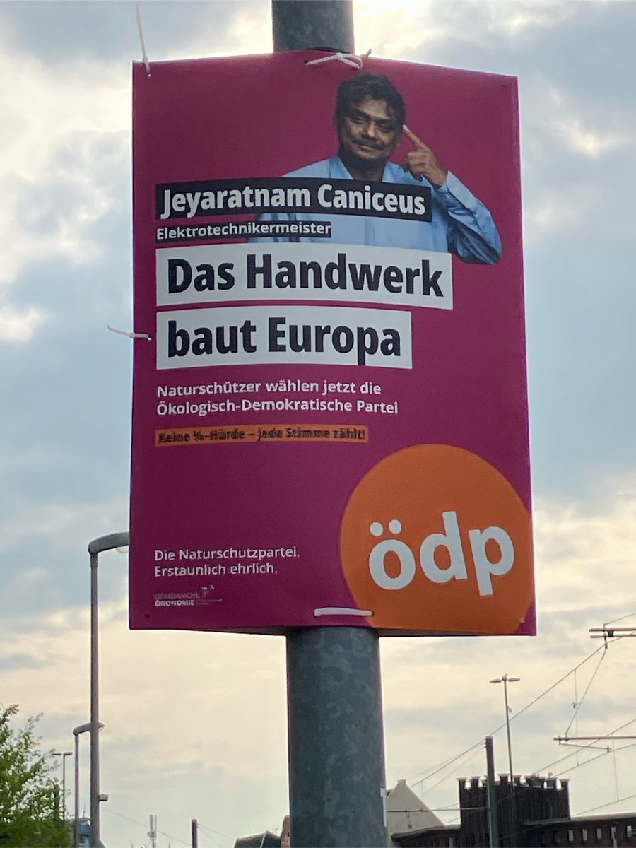 oedpduesseldorf's tweet photo. Plakatierungsbeginn in #Düsseldorf - hier Nähe #Handweiser. https://t.co/JzKiEqY90z