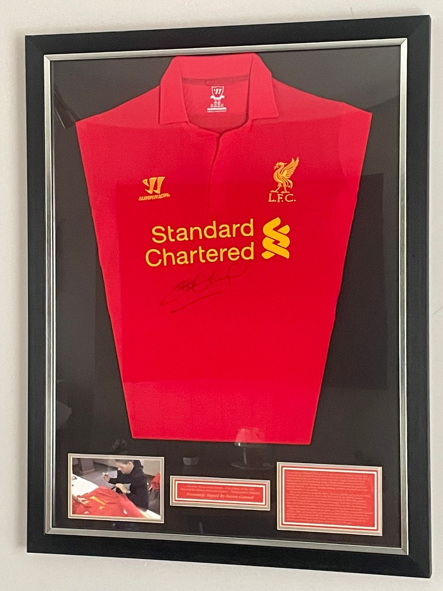 🚨 HUGE GIVEAWAY 🚨

I have teamed up with @Your_Fut_Card to give away this amazing SIGNED Steven Gerrard shirt! 

All you have to do to enter is: 

• RT this post 
• Comment 'SLOT' underneath 
• Follow us @Your_Fut_Card 

Winner announced when Slot's announced! Good luck! 🇳🇱