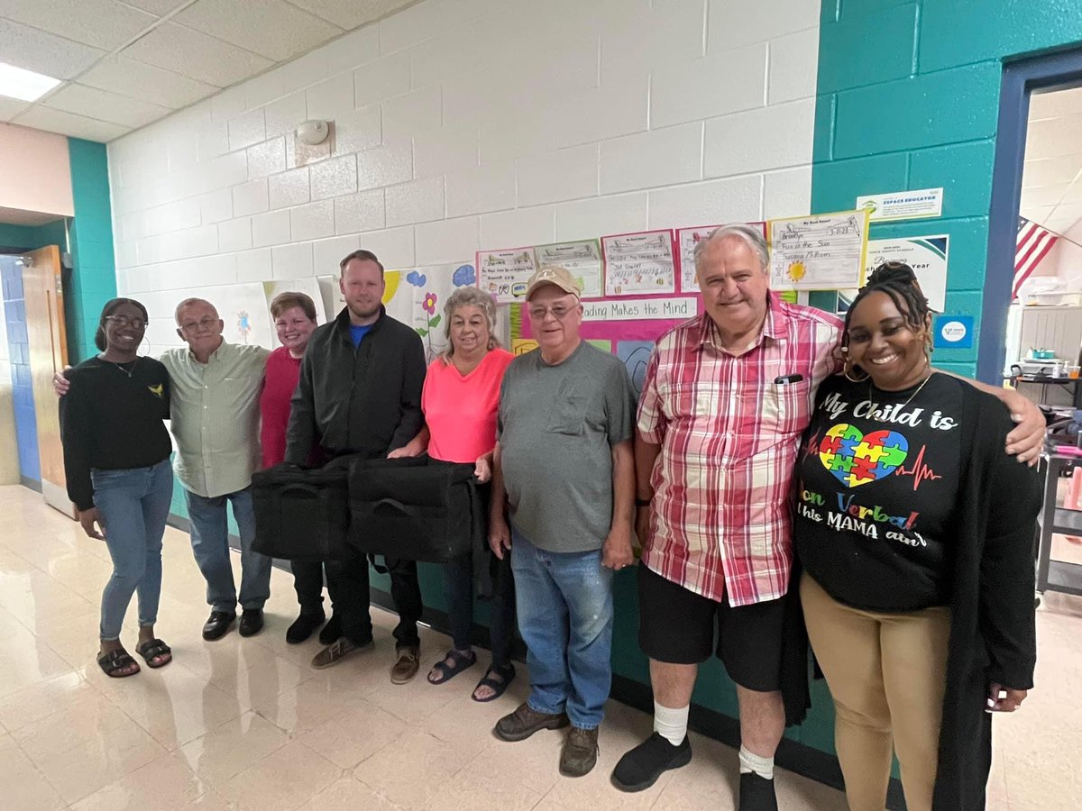 Thank you to United Chapel Methodist Church for providing the Exceptional Children’s Department with a pizza party. We greatly appreciate their support throughout the school year. 💚🦅💛