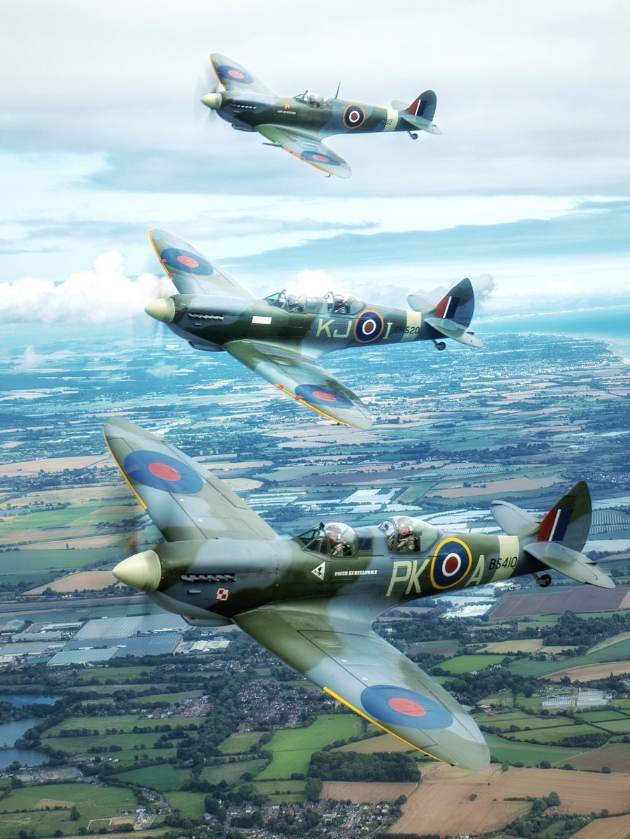 andy_durst's tweet photo. World pilots day / wing Friday
This was a huge amount of fun back in the summer of 2023 with https://t.co/BVm0tMWDzs
#wingfriday #worldpilotsday #formationfriday #spitfires #warbirdformation #formationflying #warbirds #avgeek #spitfire #warbirdpilots #goodwood #avgeek https://t.co/AfSTaD4AfQ