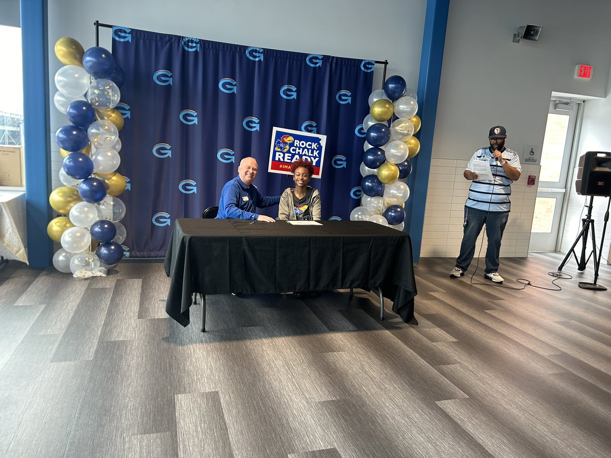Scott Ray Anderson (@scottrayanderso) on Twitter photo A new Jayhawk coming to @BeAJayhawk this fall from <a href="/GrandviewCSD4/">Grandview C-4 School District</a>!!! Rock Chalk Jayhawks! 💙❤️ A new Jayhawk coming to @BeAJayhawk this fall from <a href="/GrandviewCSD4/">Grandview C-4 School District</a>!!! Rock Chalk Jayhawks! 💙❤️