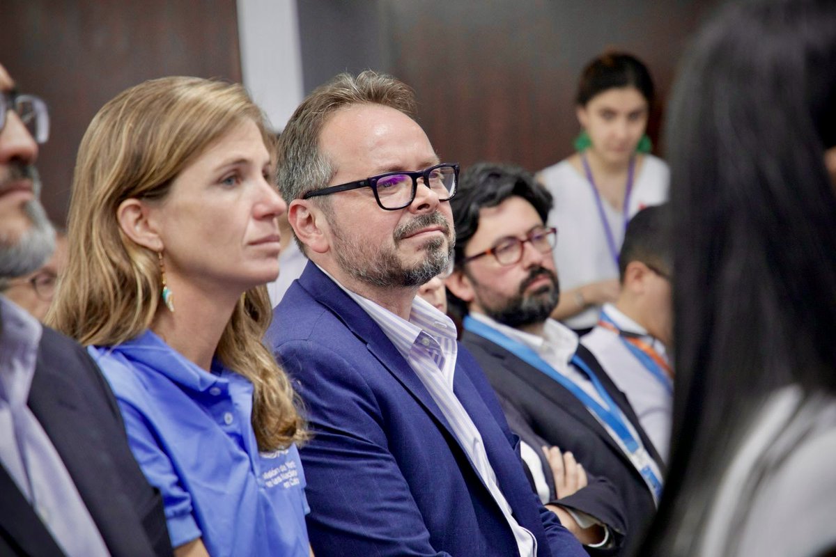 Reconozco la valentía de las víctimas y el compromiso de los comparecientes para enfrentar la verdad sobre los terribles crímenes del pasado. La humanidad y honestidad de estos encuentros son elementos clave en el camino a la reconciliación nacional.