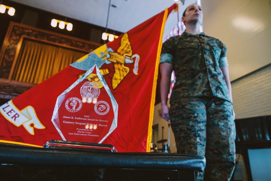 Last year, U.S. Marine Corps Gunnery Sgt. Kelsey Marvel responded to an individual in distress and prevented what could have become a fatal incident.

Last month, Marvel was awarded the Jim Kallstrom Award.

Learn more at dvidshub.net/image/8295599/…

#militarywomen #honorherservice