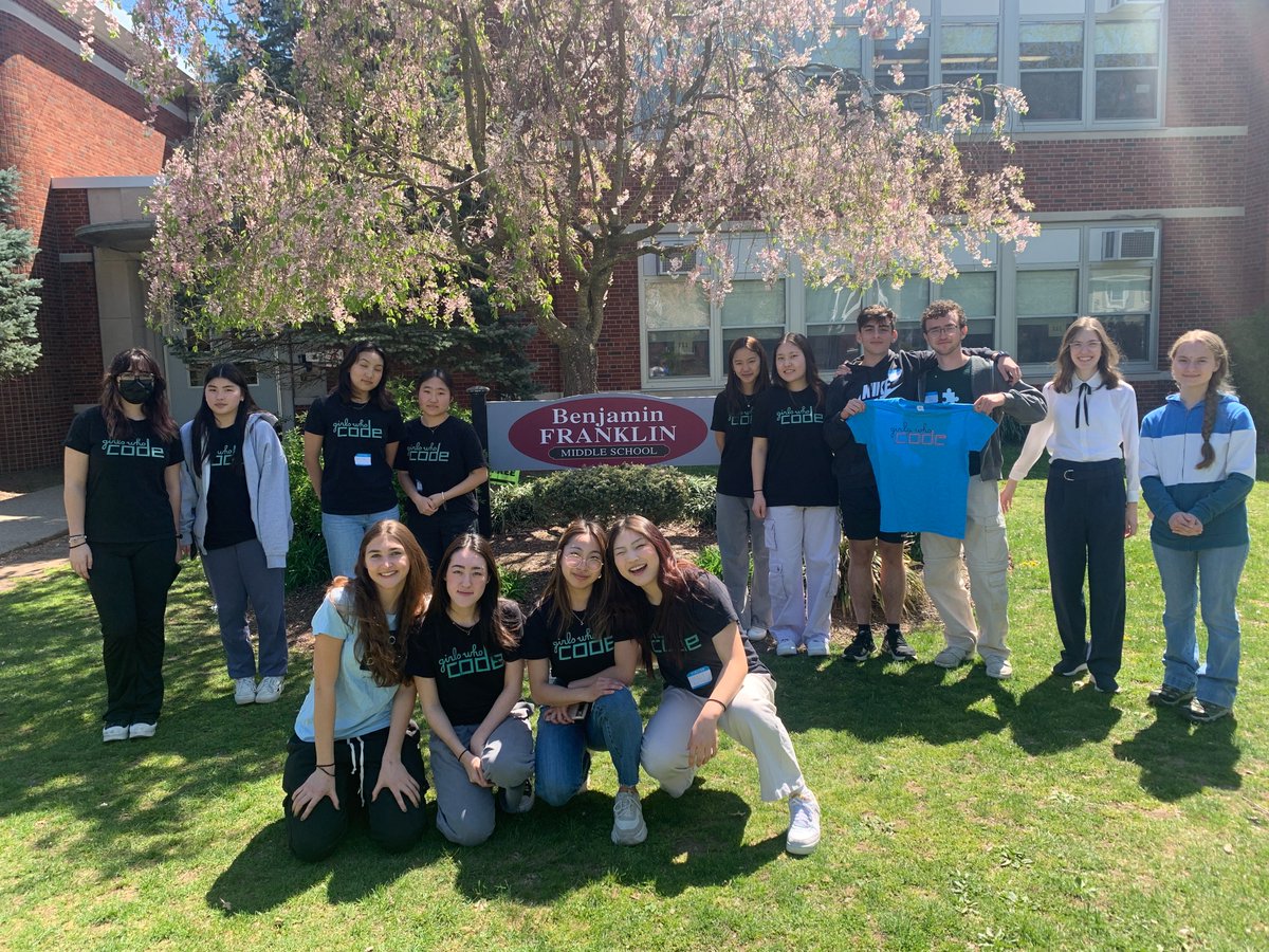 The RHS GirlsWhoCode club introduced nearly 250 7th and 8th grade BFMS students to Computer Science, leading programming activities, including the use of microcontrollers, which allowed students to programatically make music and images. Students teaching students! #TeamRidgewood