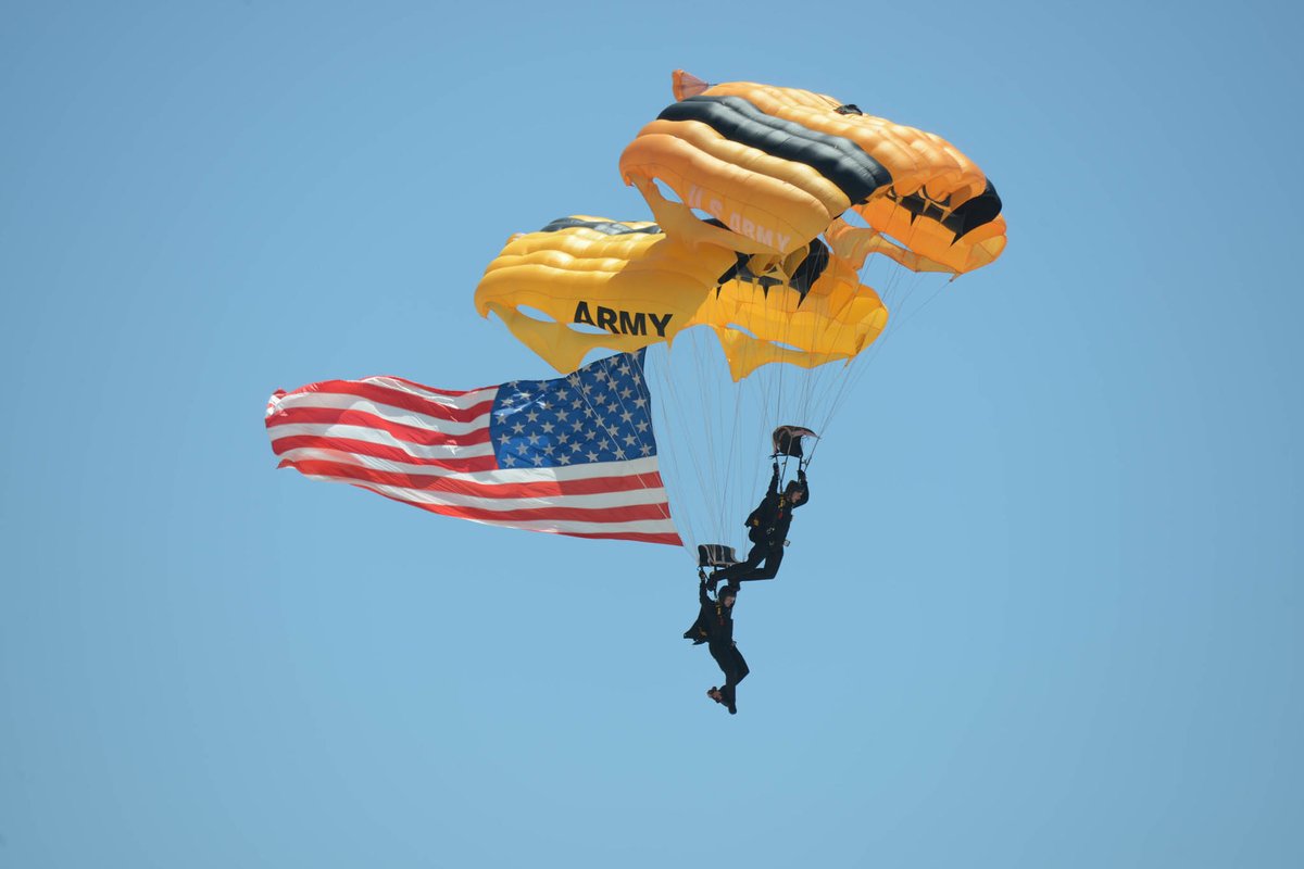 Get ready for the Jones Beach Air Show — it’s coming fast. See all the action from your boat!
boatingmagli.com/2023/04/08/jon…
@LoveBethpage @NYstateparks @BlueAngels @ArmyGK @A10DemoTeam @FarmingdaleSC  @F35demoteam @mikegoulian @edbiplane #JonesBeachAirShow #BethpageAirShow