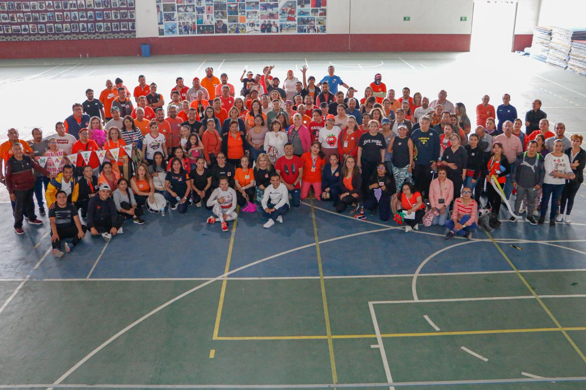 PlaneacionSEPH's tweet photo. El deporte es una poderosa herramienta para promover la igualdad, la solidaridad y el respeto; por ello, en el marco de la conmemoración del #DíaNaranja, esta mañana se llevó a cabo un rally con la participación de las y los colaboradores adscritos a la #SPyE. + https://t.co/u9rs8bEO46